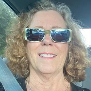 Meet your Posher, Debi